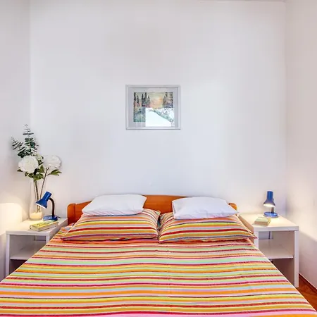 With Parking Space Pirovac, Sibenik - 20011 皮罗瓦茨