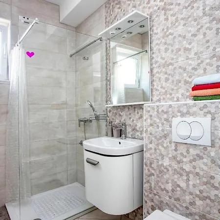 With Parking Space Pirovac, Sibenik - 20011 Appartamento