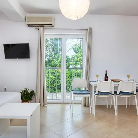 With Parking Space Pirovac, Sibenik - 20011 Apartamento Pirovac