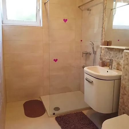 Appartement With Parking Space Pirovac, Sibenik - 20011 Pirovac